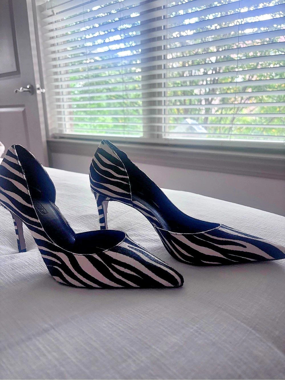 STEVE MADDEN Zebra Print Pointed-Toe Heels Black & White Size 7.5 Like New